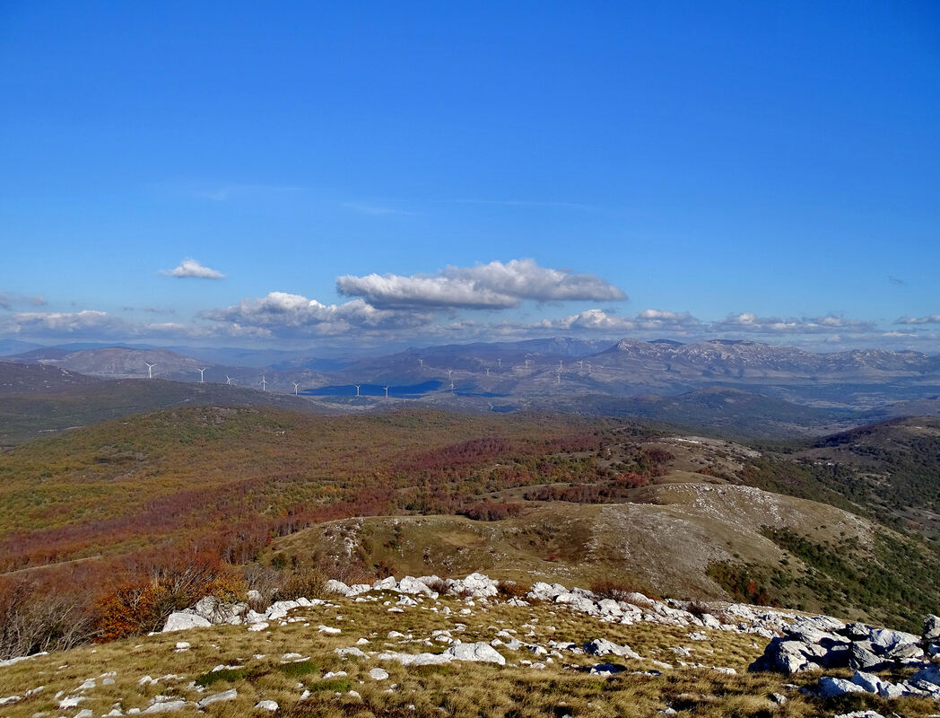 Pogled s Oklinka na greben Turovačkih brda (996 m, 962 m, 938 m)