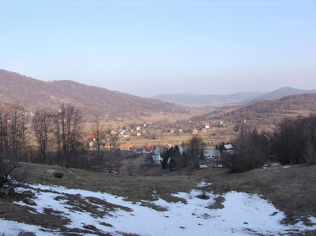 Pogled na naselja Tuk, s ceste koja vodi prema Matić poljani
