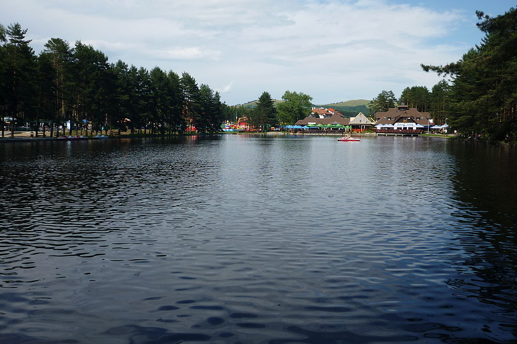 Jezero u centru naselja Zlatibor
