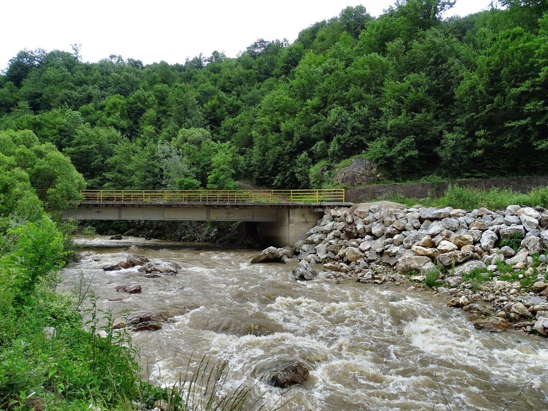 Rijeka Drinjača podno sela Tupanari i sjeverno od Tišča