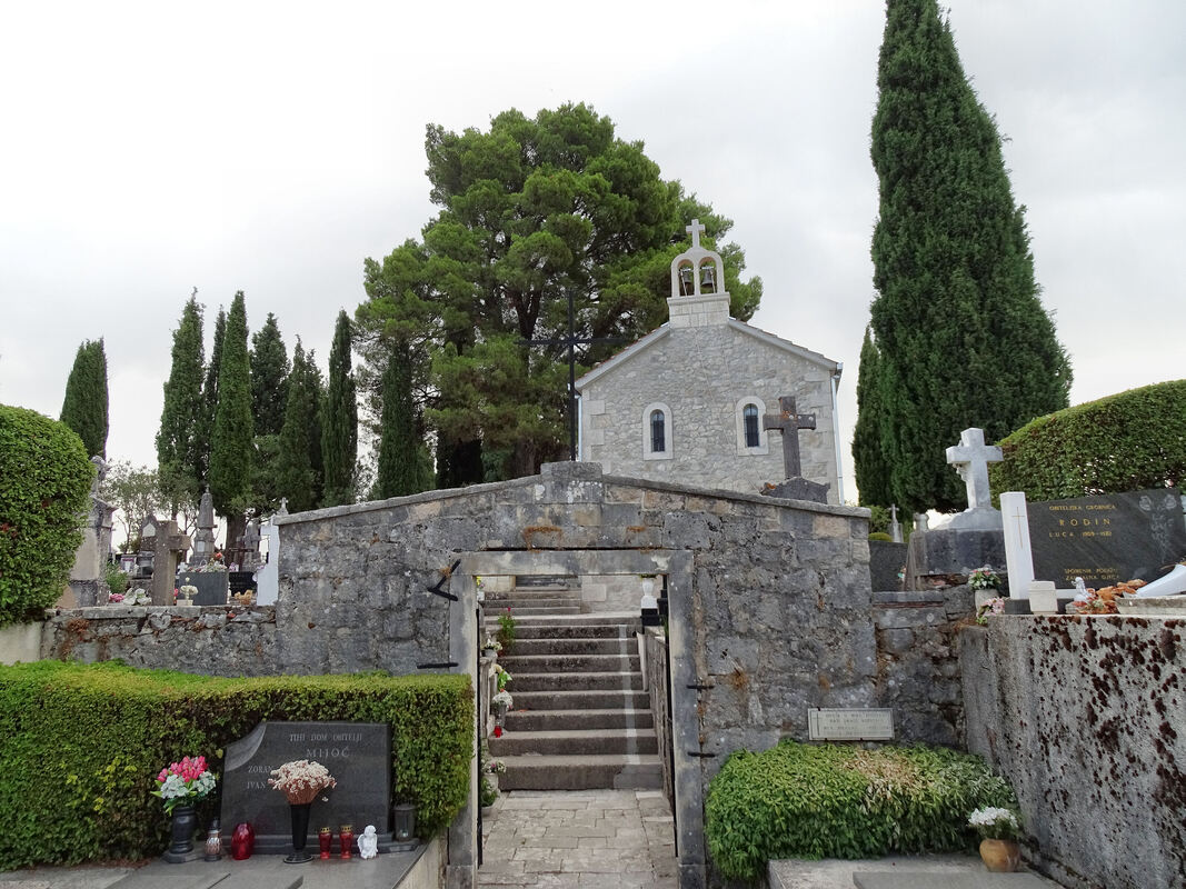 Crkva sv. Ivana Nepomuka i sv. Roka na Gradskom groblju