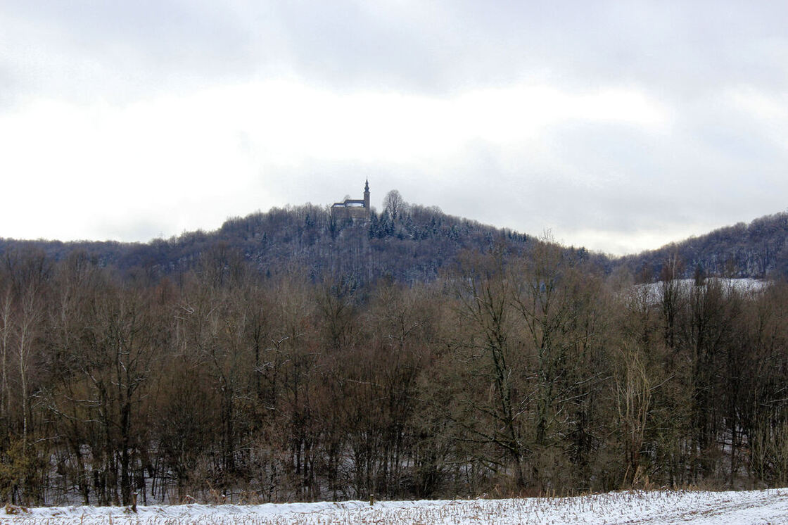 Brdo Gradišće s k​apelom Uznesenja Blažene Djevice Marije 