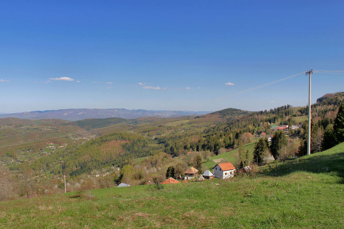 Pogled na Gornje Junčeviće s ceste Prijepolje-Pljevlja