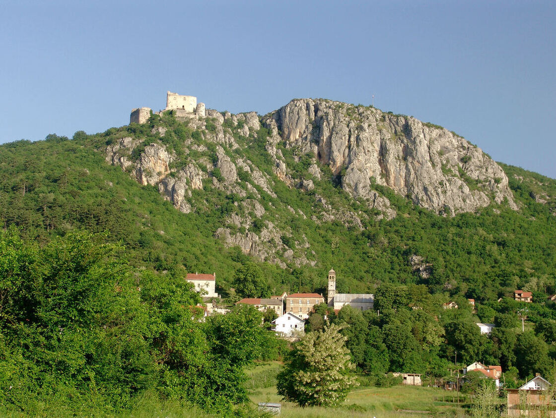 Pogled na grad i tvrđavu Prozor (Gradina) 