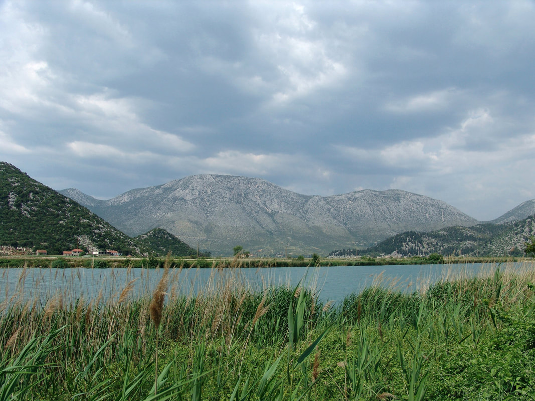 Planina Rujnica, pogled s obale rijeke Neretve