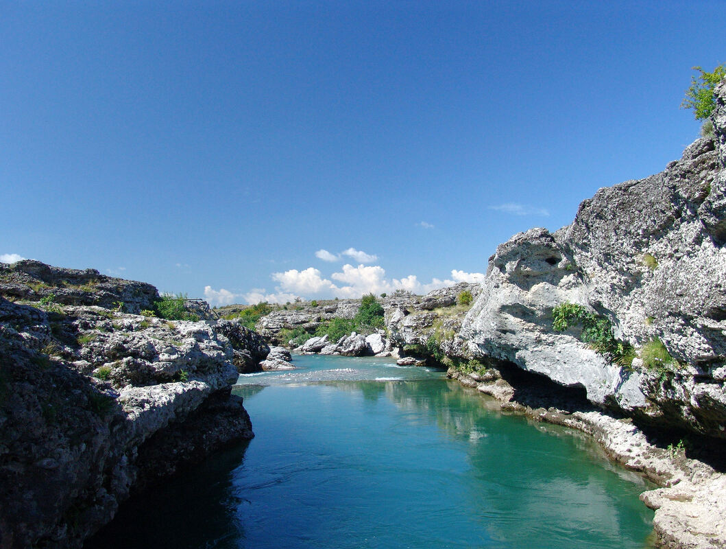 Tok rijeke Cijevne na području između Ćemovskog i Dinoškog polja