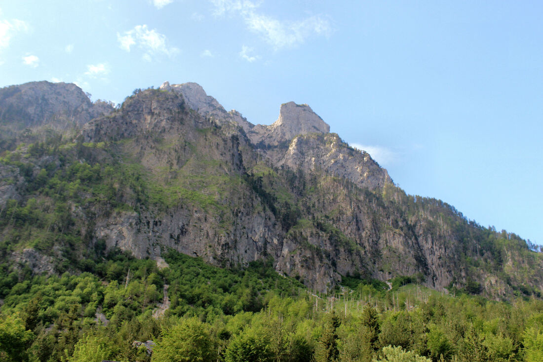 Maja e Peçmarës, pogled iz sjevernog podnožja