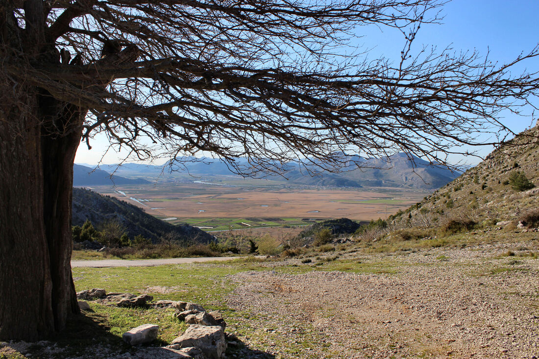 Pogled od Gomila na dolinu Neretve