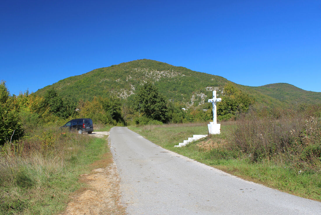Brdo Metlača, pogled s prilaza Kaluđerovcu