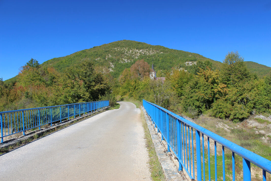 Most koji vodi prema Kaluđerovcu