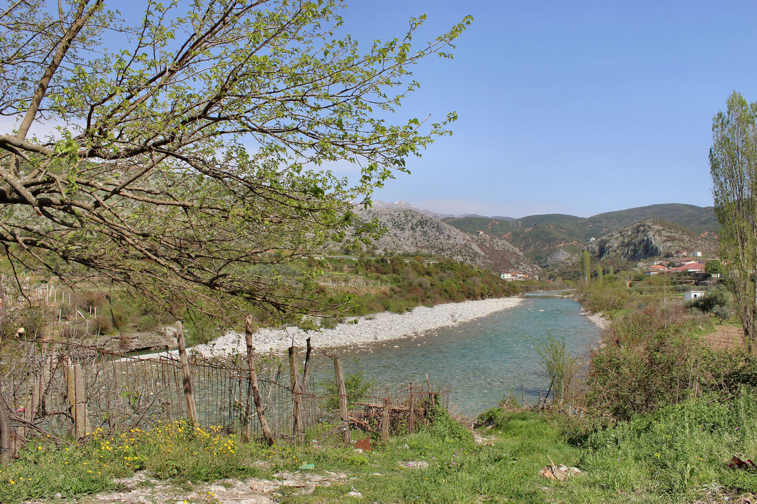 Tok rijeke Kiri između zaselaka Drishta: Hebibaja, Feripa i Sulejmana