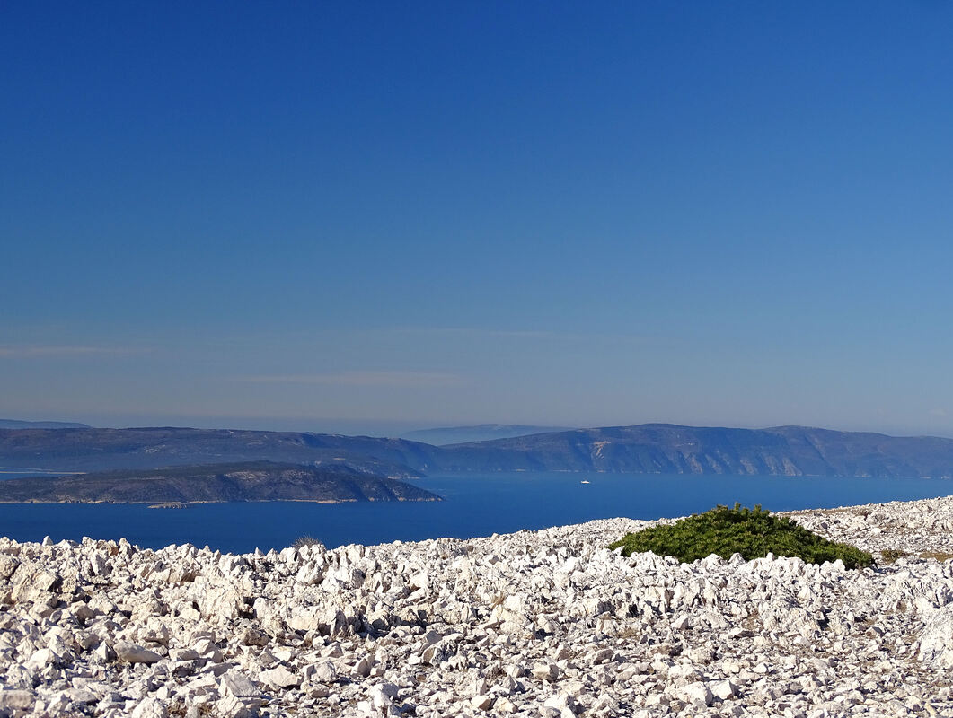 Pogled na Plavnik od Obzove na otoku Krku