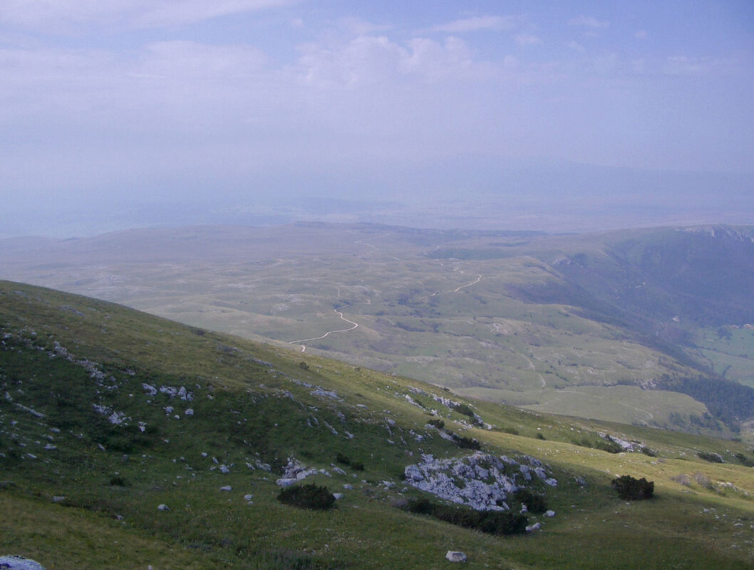 Pogled s grebena Cincara na visoravan Krug