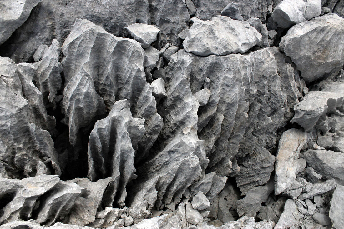 Krševiti površinski oblici na padinama maje Harapis