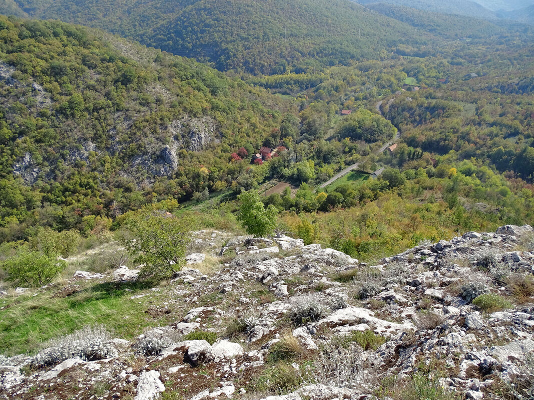 Pogled sa Zvonigrada na naselje Palanku u dolini Zrmanje