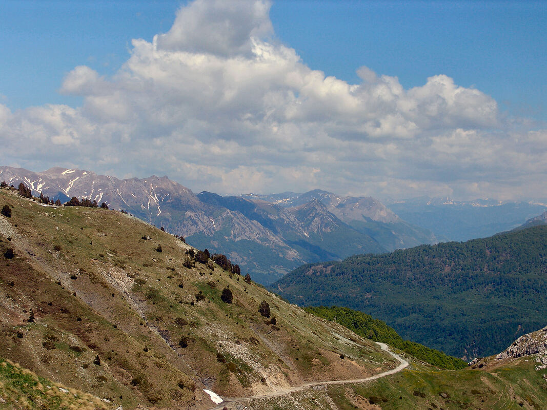 Pogled iz smjera prijevoja Širokar u Kučkim planinama
