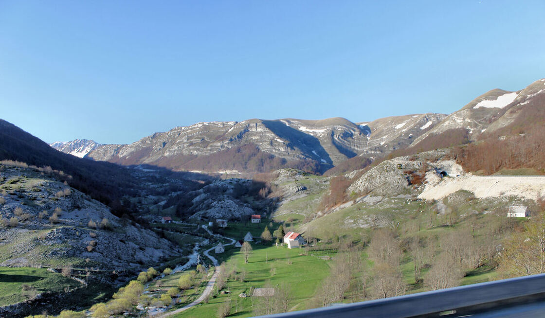 Pogled na dolinu Grabovice od ceste Šavnik-Žabljak