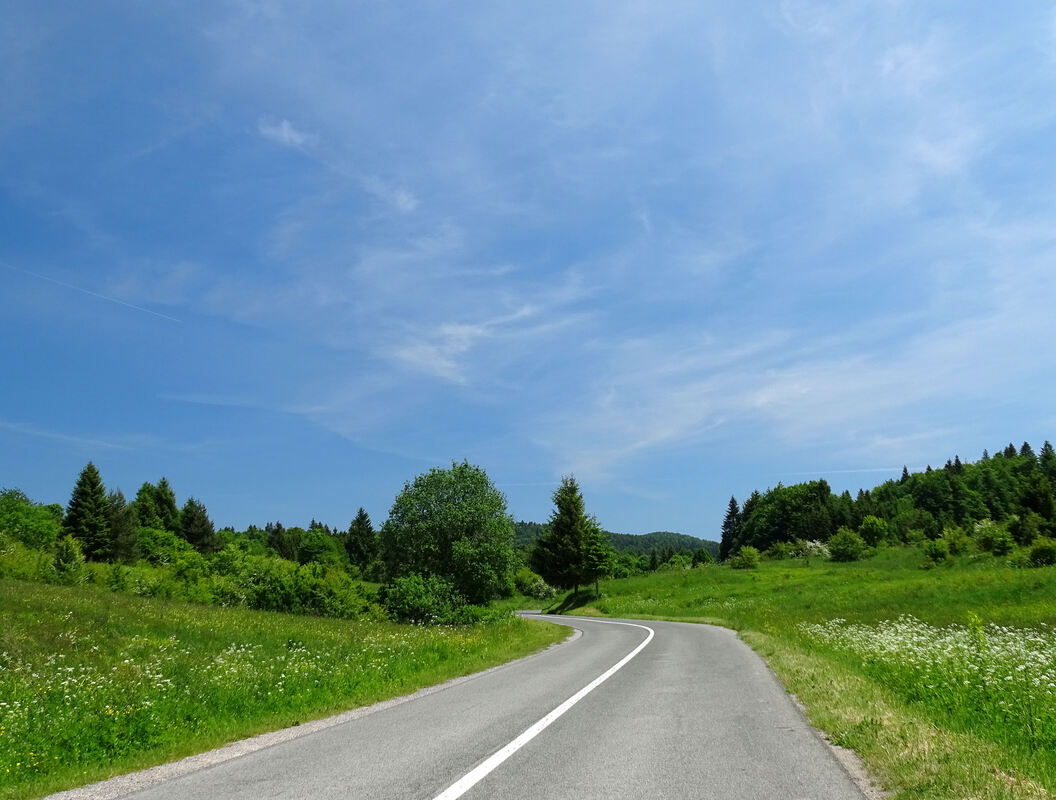 Krajolik uz cestu od  Saborskog prema Plitvicama