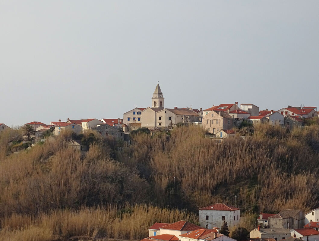 Pogled na Gornje Selo od vidikovca iznad susačke Luke