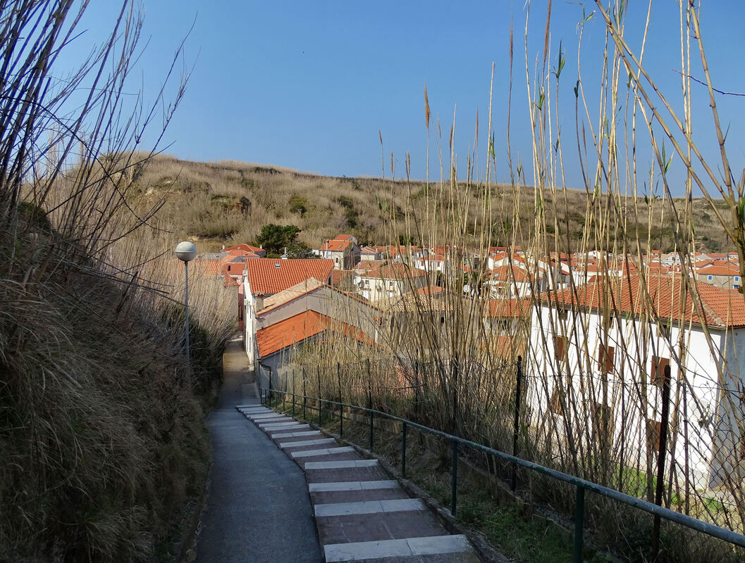 Glavne susačke stepenice i pogled na Donje Selo
