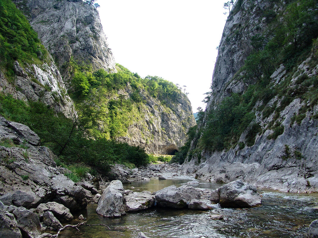 U kanjonu rijeke Sutjeske
