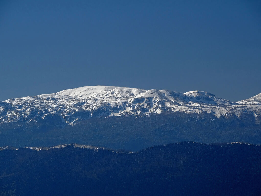 Pogled na Vran s najvišeg vrha planine Raduše